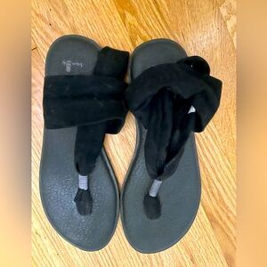 Sanuk brand thong sandal, black sz 10